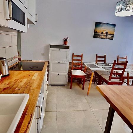 Cozy Two Bed Apartment. Адехе Экстерьер фото