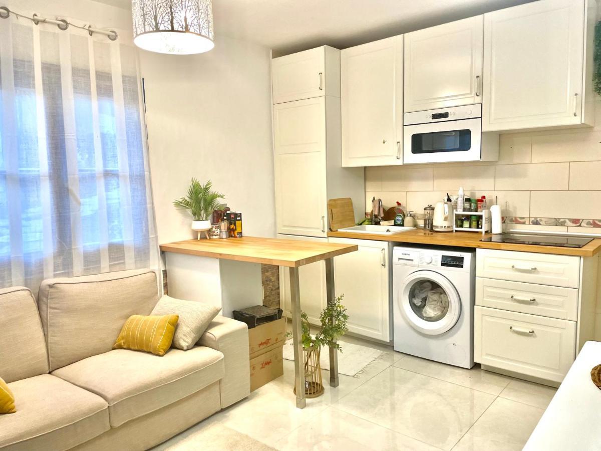 Cozy Two Bed Apartment. Адехе Экстерьер фото