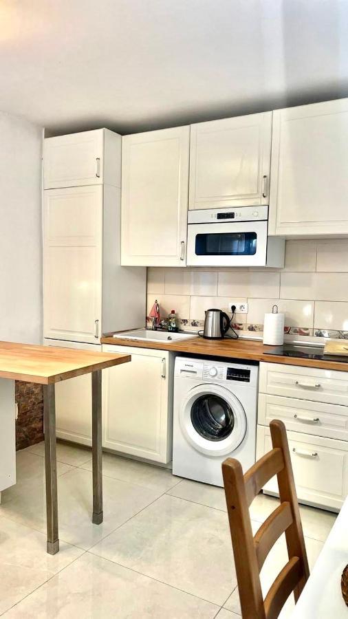 Cozy Two Bed Apartment. Адехе Экстерьер фото