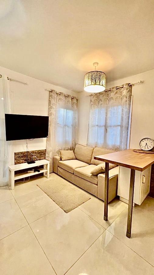 Cozy Two Bed Apartment. Адехе Экстерьер фото