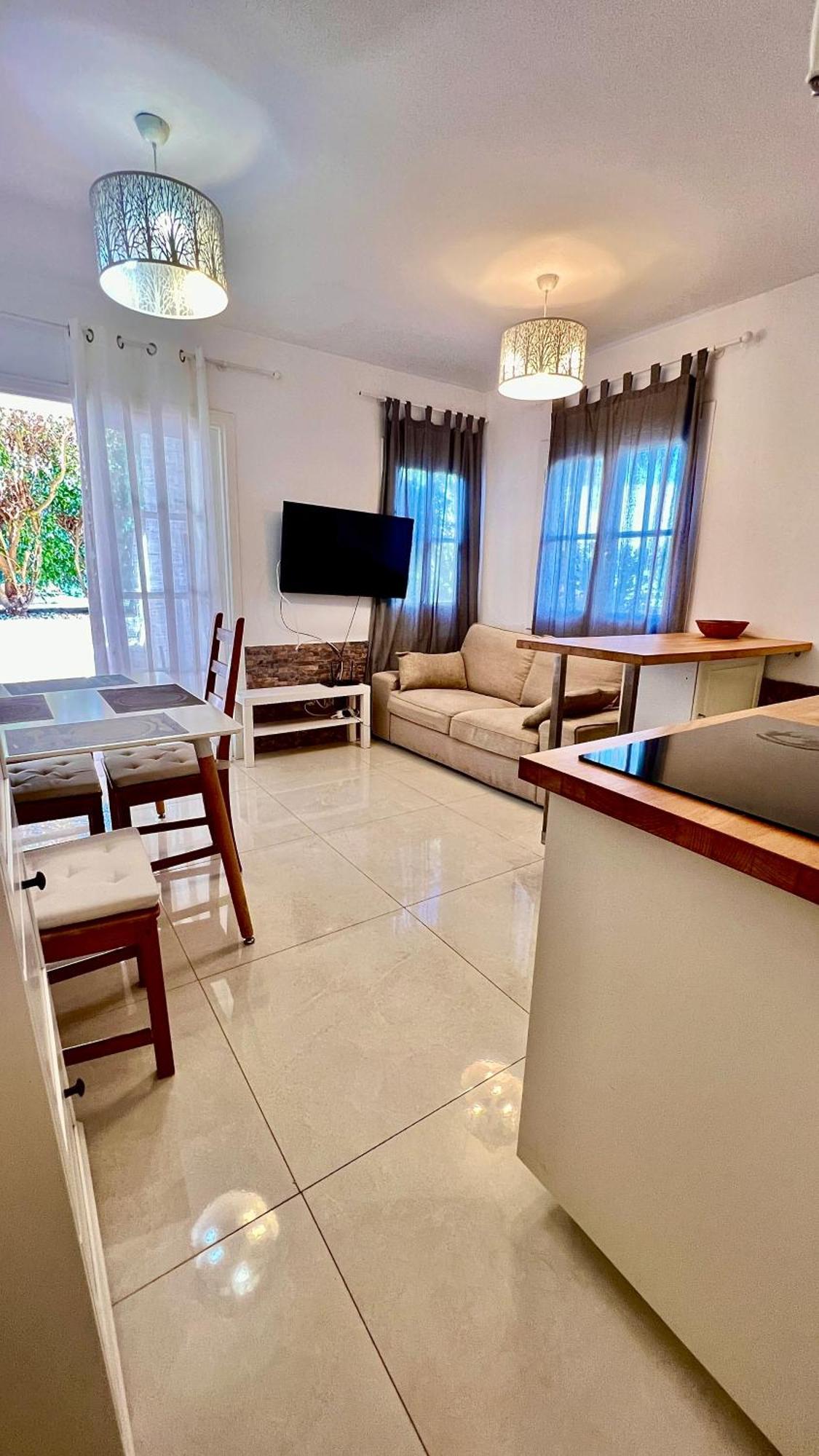 Cozy Two Bed Apartment. Адехе Экстерьер фото
